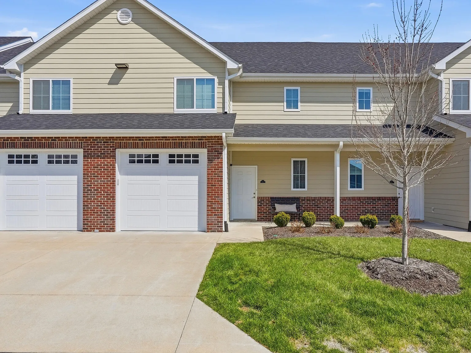 2 bed, 2.5 bath, 1504 sqft, $2,200 — Photo 2