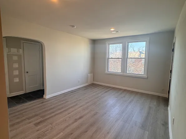 300 34th St SE APT 1, Washington, DC 20019