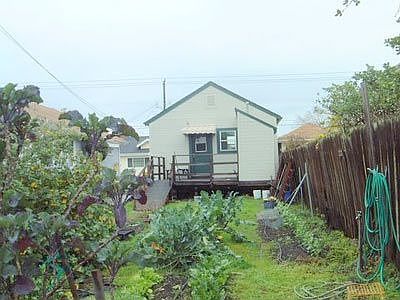 Huge backyard & garden
