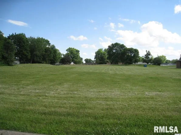 3840 E Lake Ctr, Quincy, IL 62305