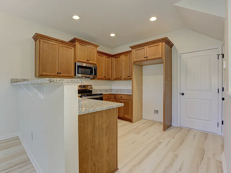 605 Summit Point #A — Photo 16