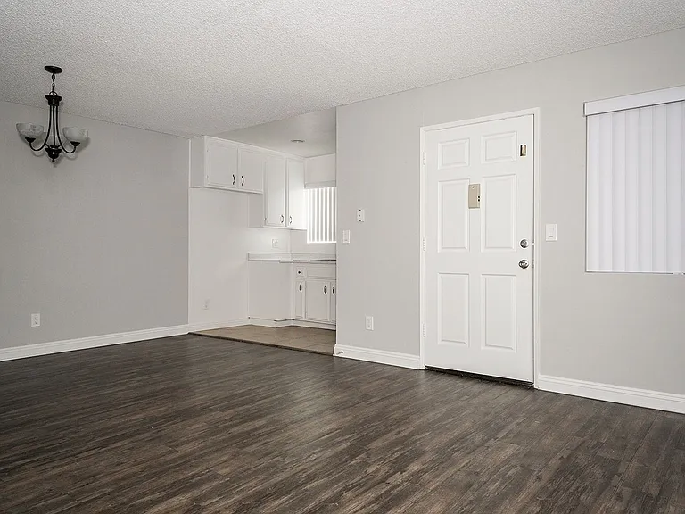 321 N Cedar St — Photo 57