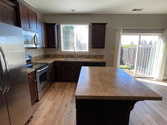 5th image of 15397 SE Eckert Ln