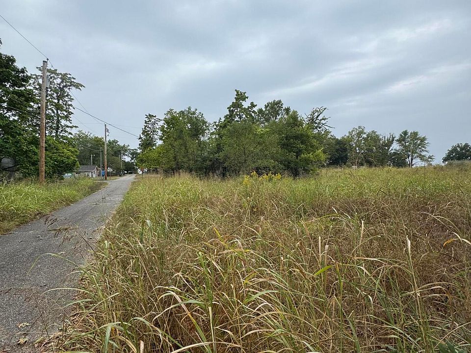2nd image of 405 E Oak Street