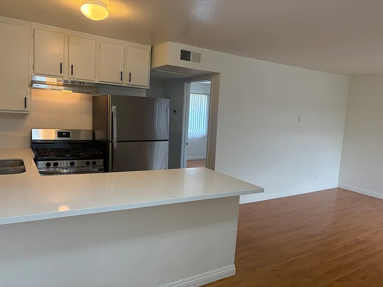 1050 Raymond Ave #204 — Photo 5