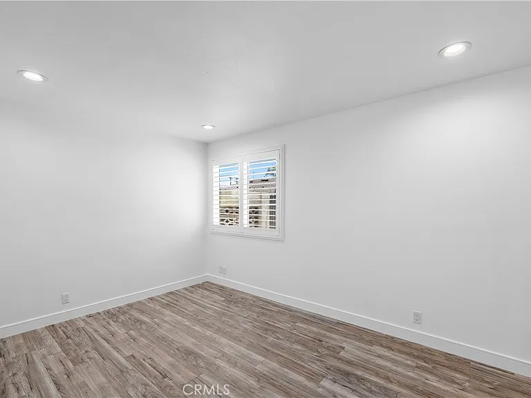 822 E Borchard Ave — Photo 15