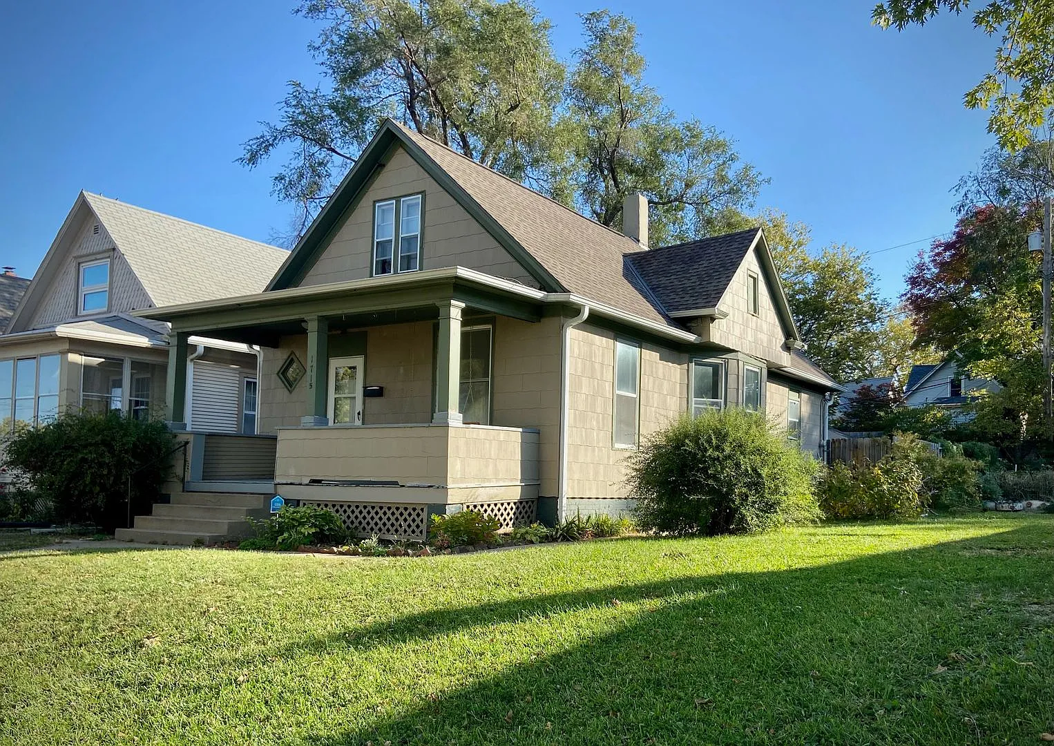 3 bedroom / 1.5 bathroom House | Little Bohemia — Photo 1