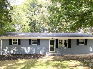 211 Forest Park Rd, Matthews, NC 28104