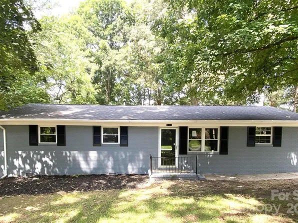 211 Forest Park Rd, Matthews, NC 28104