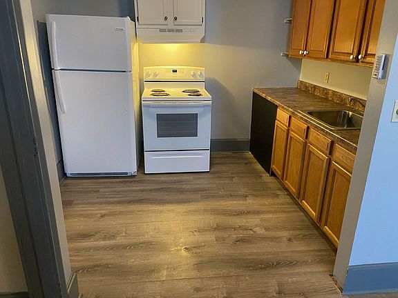 4th image of 90 S Pearl St #3SE