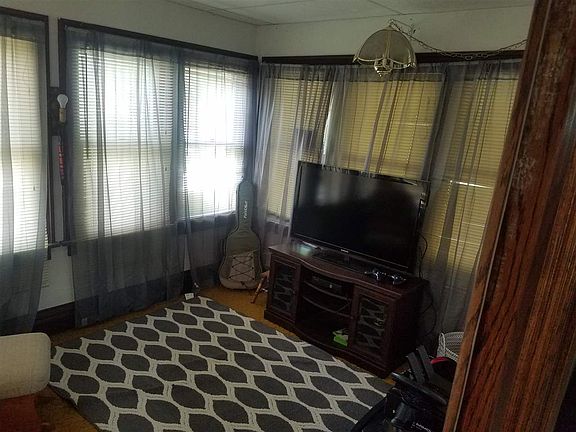 4th image of 313 Sycamore St