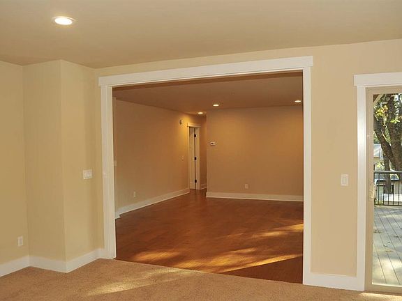 4th image of 15794 Carrie Dr