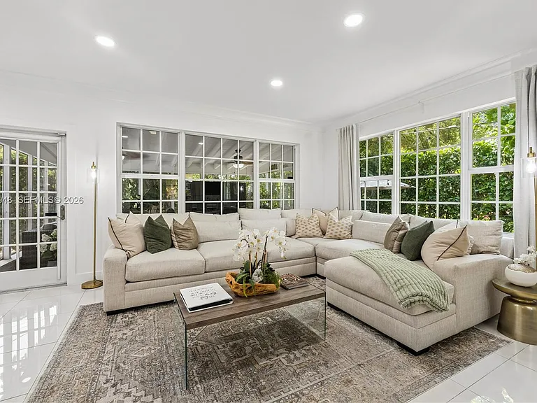 420 Aledo Ave — Photo 6