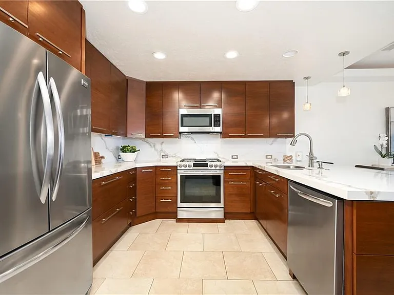 24472 Overlake Dr — Photo 16