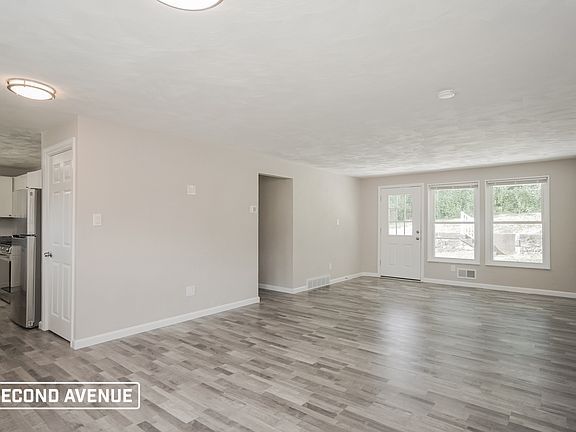 3rd image of 434 Garden City Dr