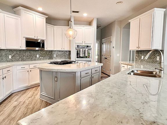 3rd image of 14616 Tudor Chase Dr