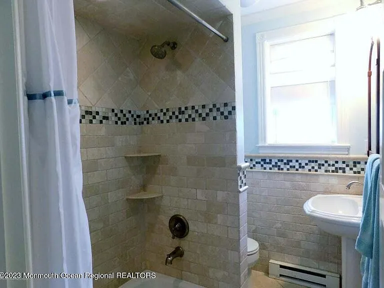 2005 5th Ave — Photo 15