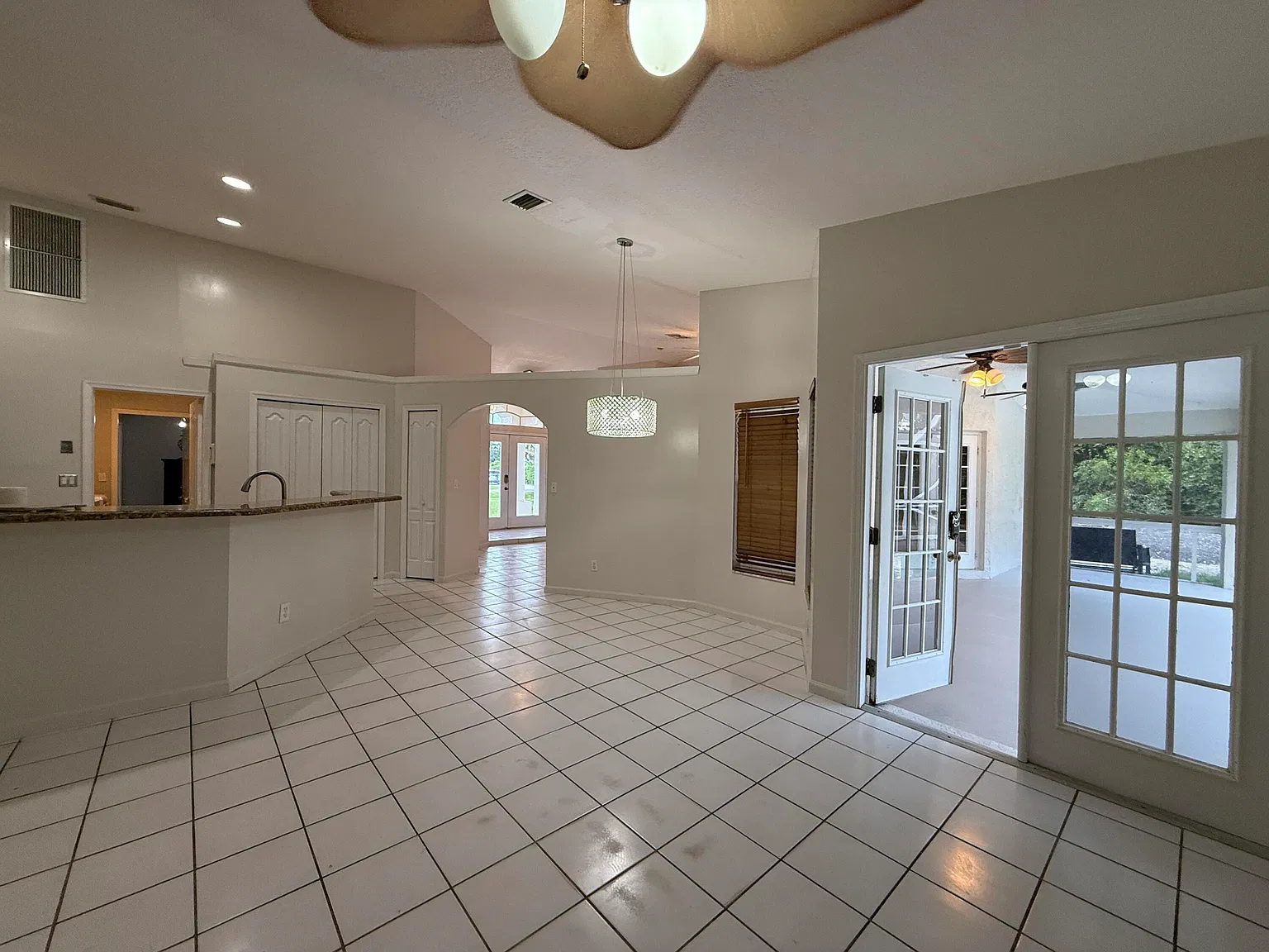 6 bed, 3.0 bath, 2346 sqft, $6,000 — Photo 4
