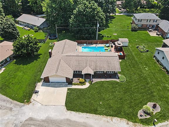 2nd image of 101 Ray Ct