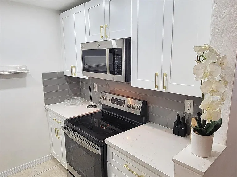 2170 NE 51st Ct #B7 — Photo 2