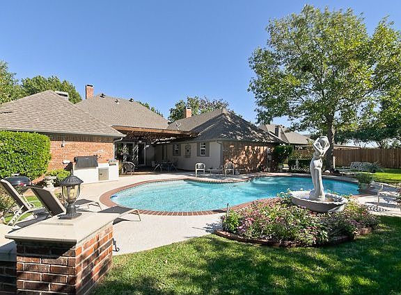 3rd image of 5404 Linden Ct