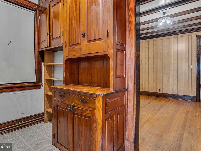 727 E Market St — Photo 14