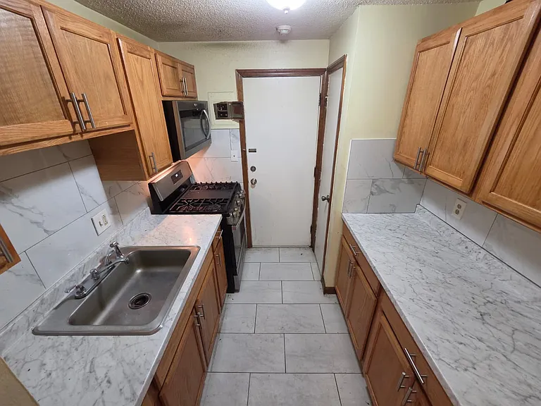 341 Pawtucket Blvd #5 — Photo 4