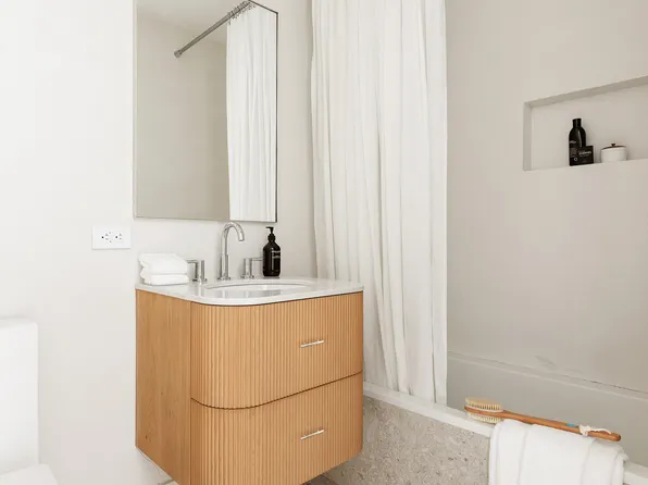 668 Baltic Street image 14 of 21