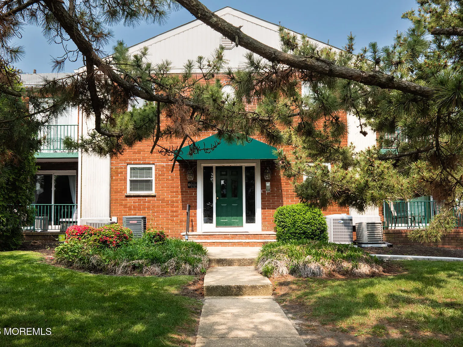 2 bed, 1015 sqft, $1,900 — Photo 1