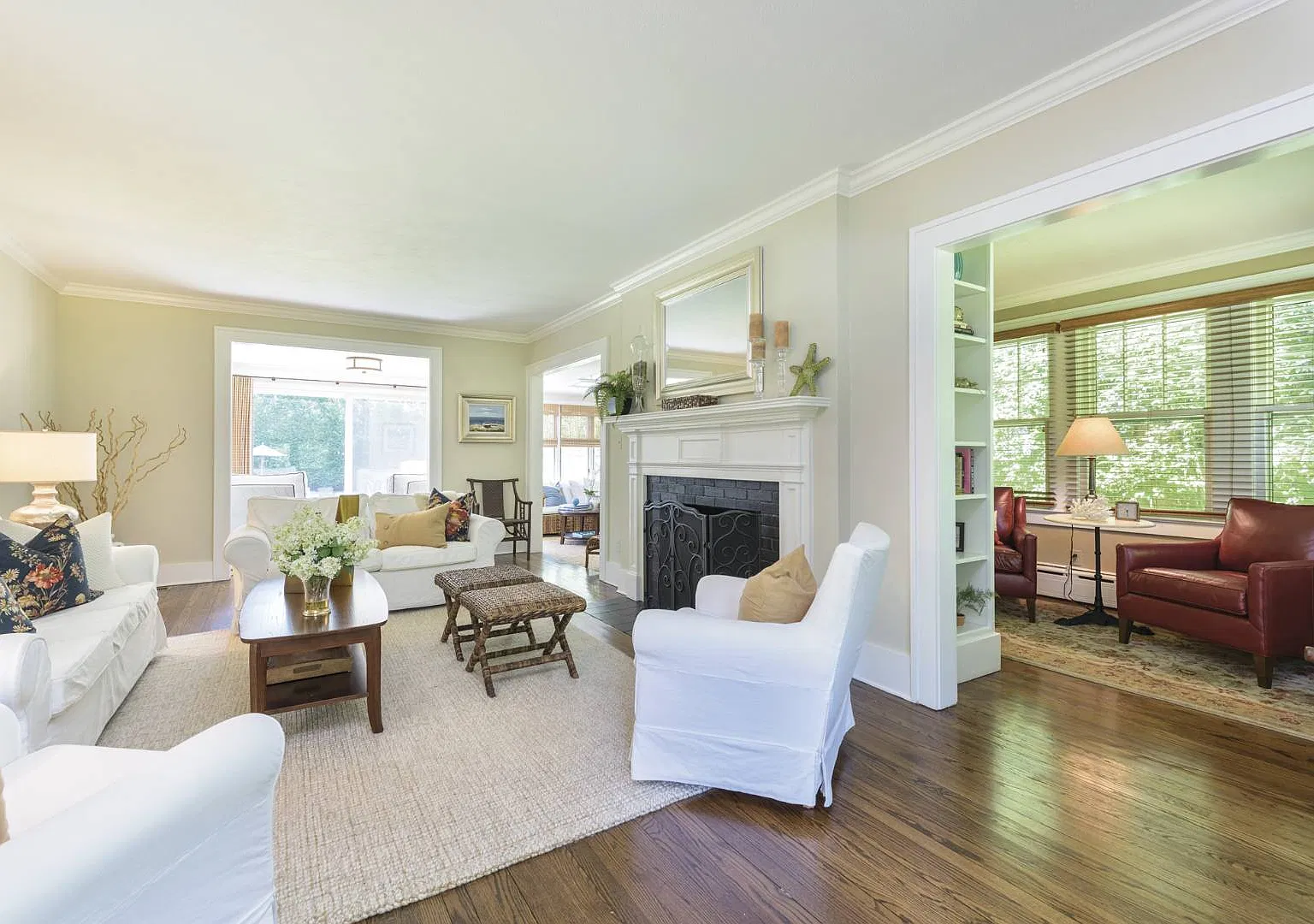 Beautifully Renovated Southampton South Of Highway Traditional — Photo 4