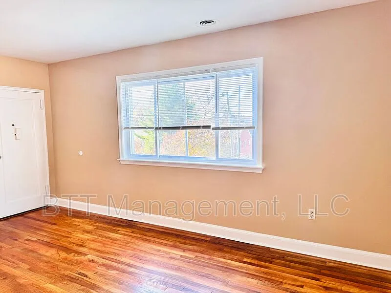 2 bed, 1.0 bath, 750 sqft, $1,595 — Photo 2