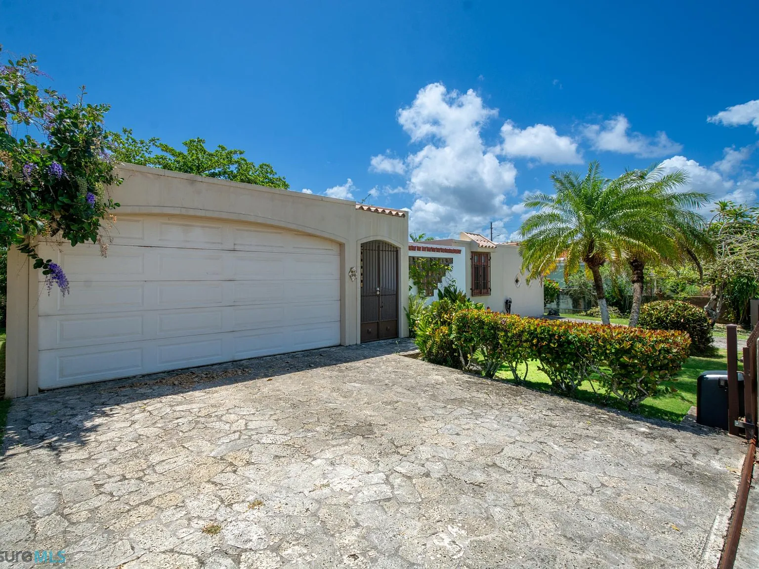 3 bed, 2.5 bath, 2270 sqft, $2,500 — Photo 3
