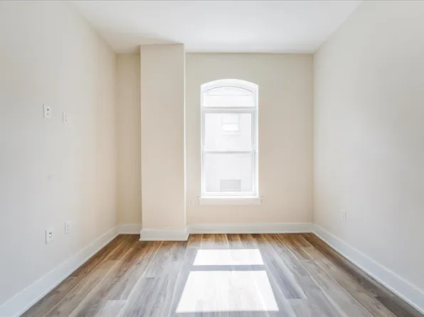 237 Washington Street image 11 of 34