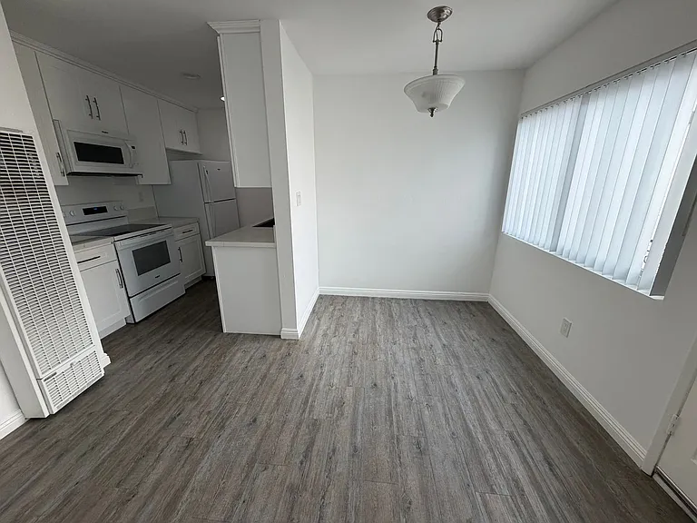 1900 Dufour Ave — Photo 25