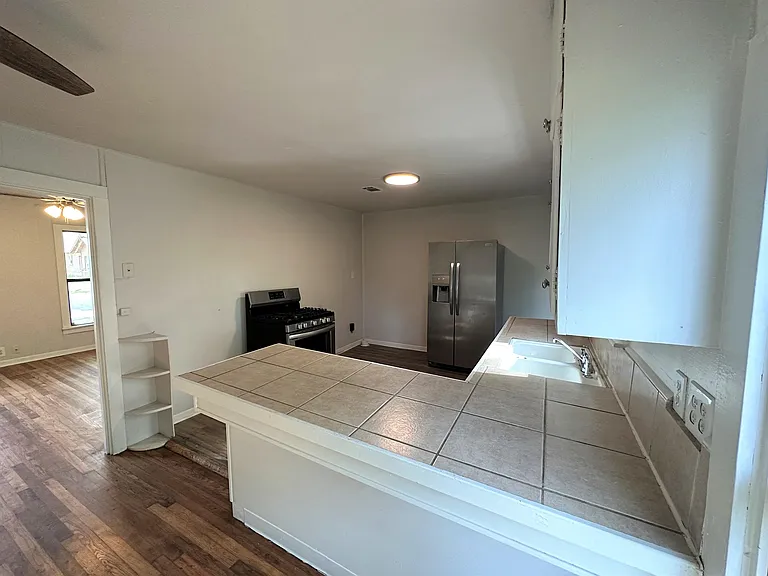 919 S Clements St — Photo 14
