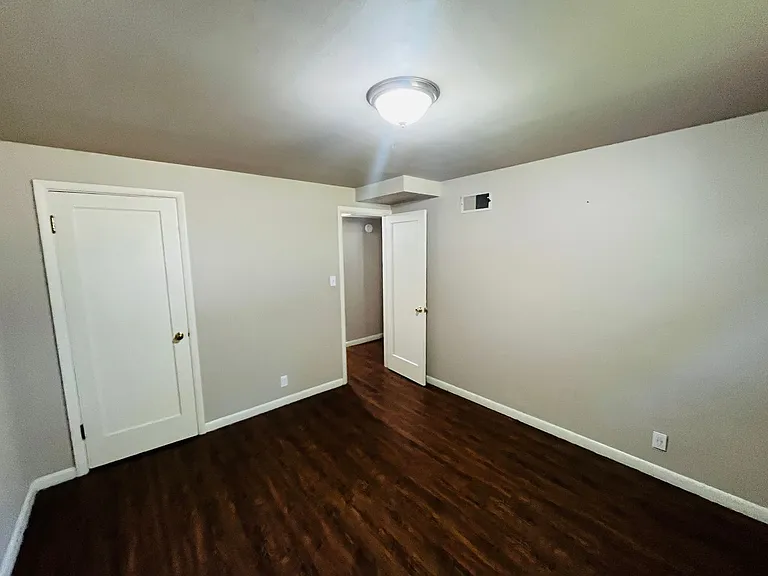 515 Avenue C — Photo 11