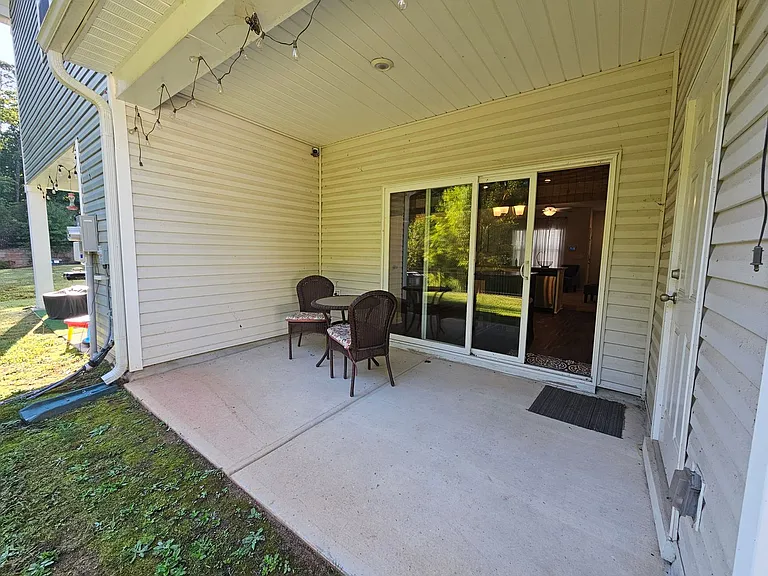202 Chandler Ct — Photo 16