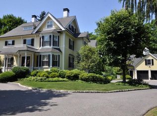 12 Elm St, Concord, MA 01742