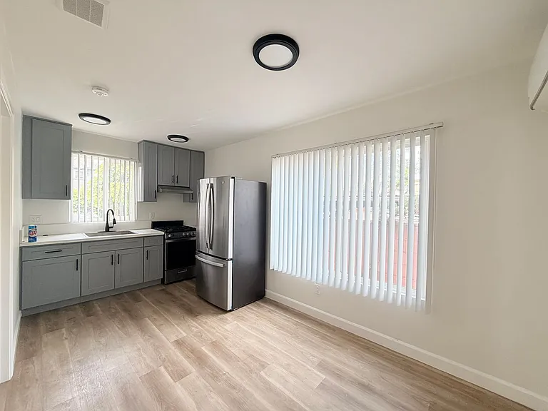 1815 S Burlington Ave — Photo 5