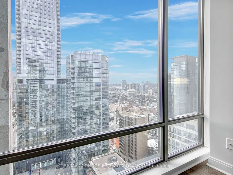 18 Yorkville Ave #2505 — Photo 27
