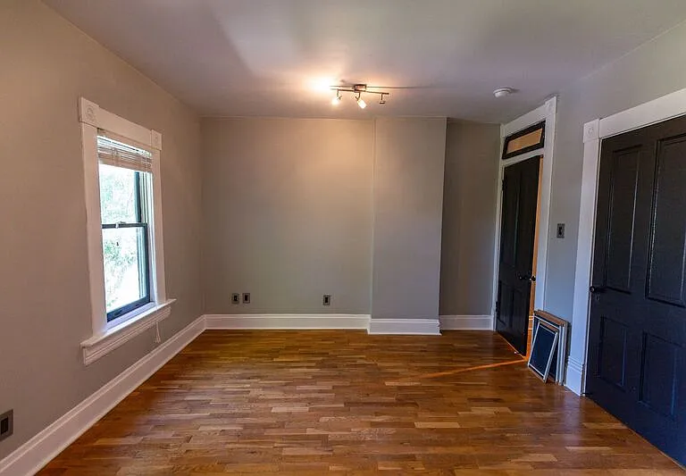 221-223 Thurman Ave #221 — Photo 13