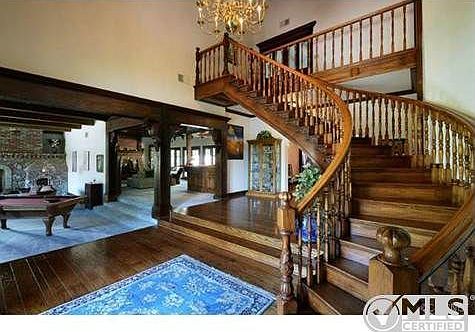 4th image of 20312 Howard Ct