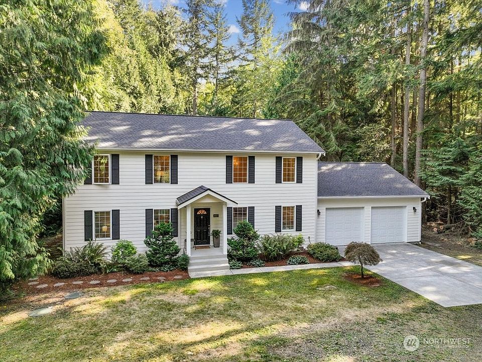 Gorgeous Colonial in a perfect NW setting>
