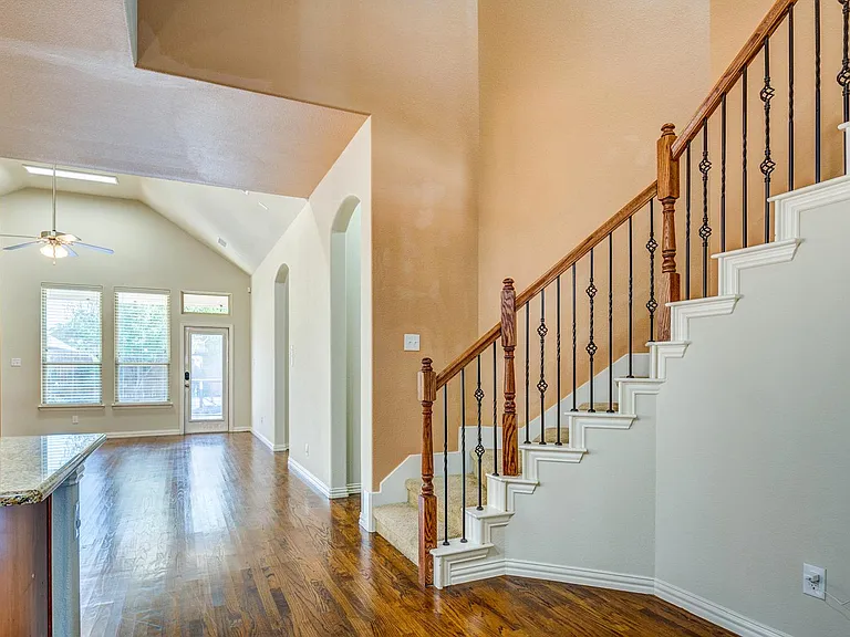 10841 Leesa Dr — Photo 9
