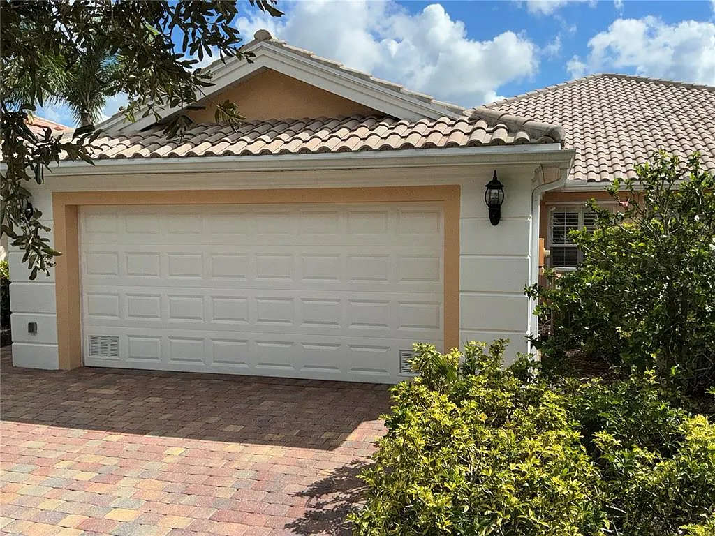 2 bed, 2.0 bath, 1534 sqft, $2,850 — Photo 2