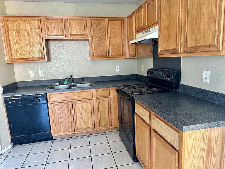 307 Kings Way Dr #A — Photo 9