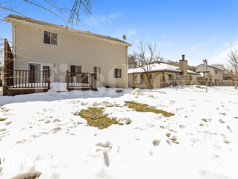 1143 Greensfield Dr — Photo 15
