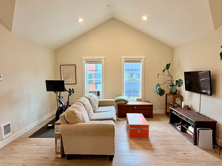 1609 E Columbia St #4 — Photo 3