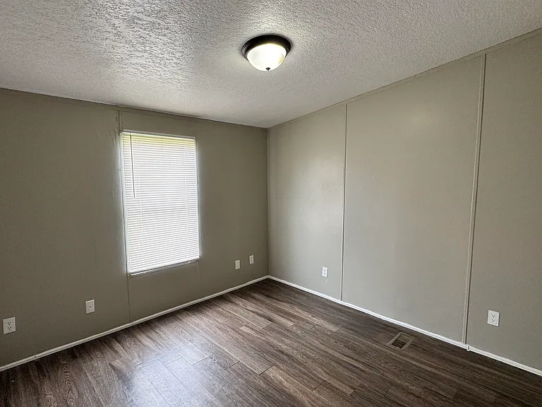 288 W Brooks Rd — Photo 9