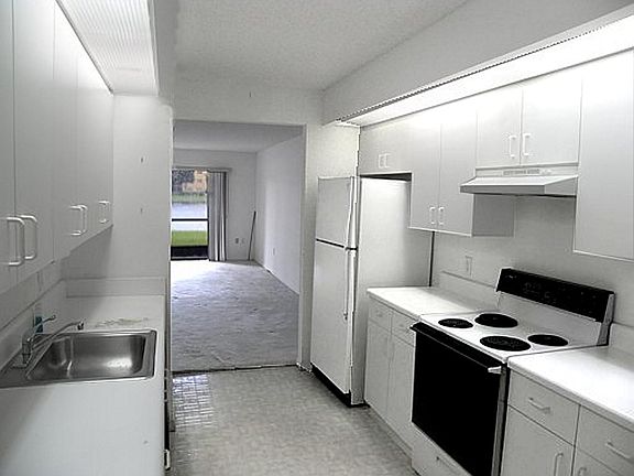 3rd image of 850 SW 138th Avenue #113D